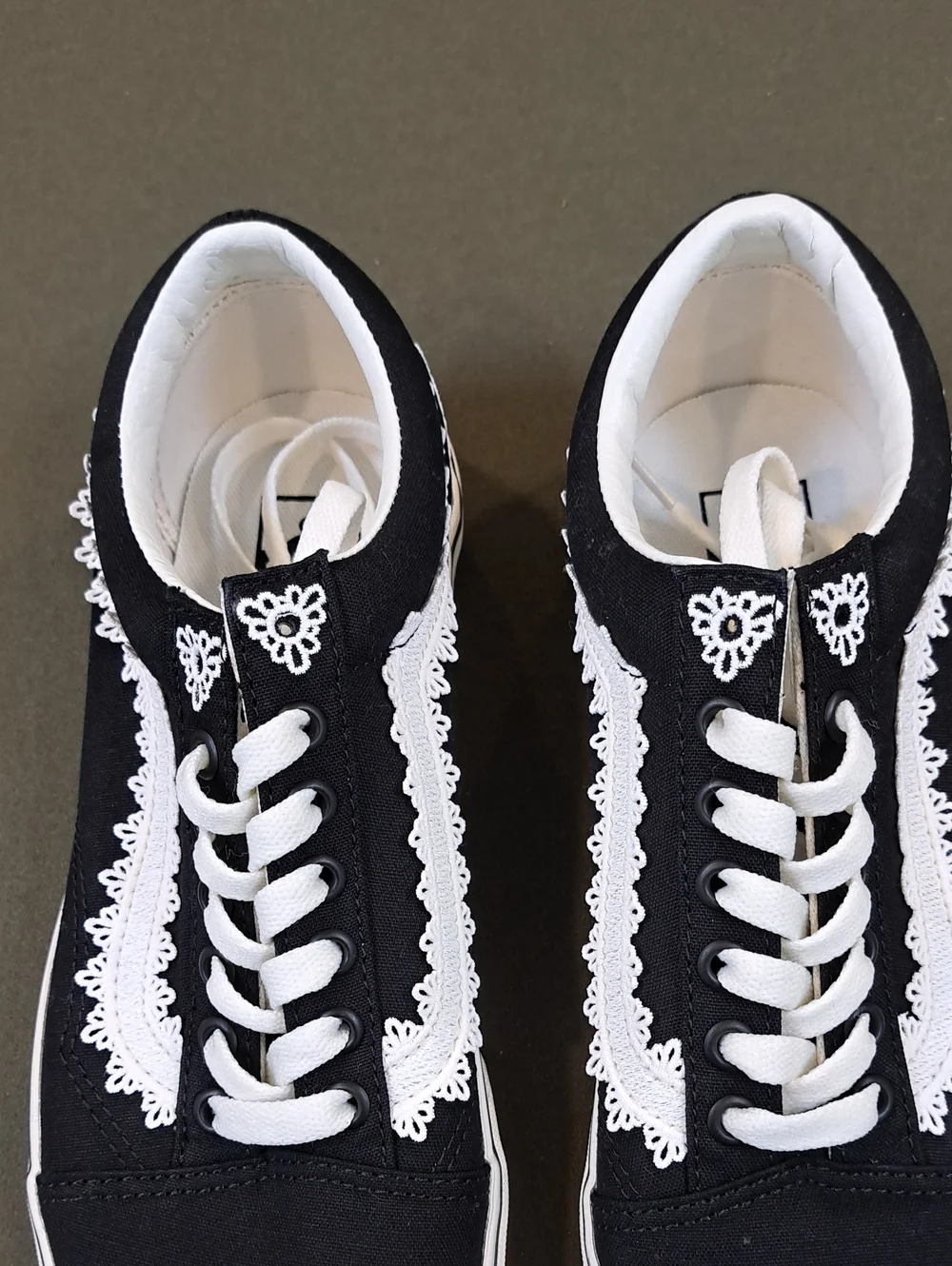 Vans Old Skool Chou Chou Skate Shoe - Color: Black/Marshmallow - Size: Women 9.5